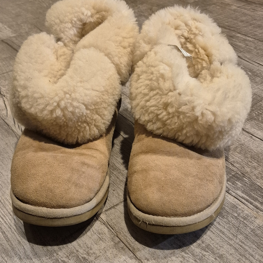Ugg Bailey Button Boot Size 9